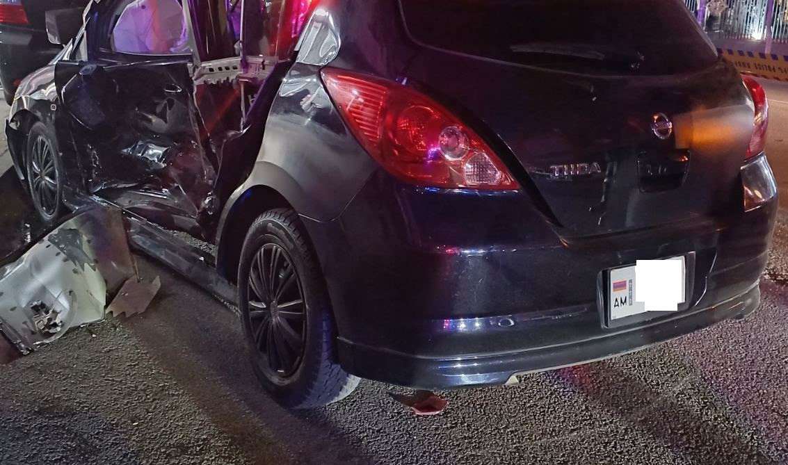 Մեքենաները վթարվել, ապա բախվել են կայանված մեքենաներին