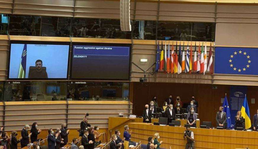 Зеленский выступил в Европарламенте, депутаты аплодировали стоя (ВИДЕО)