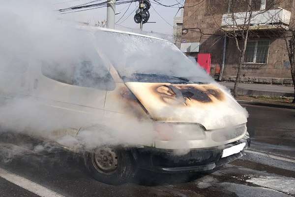 Վաղարշյան փողոցում «Ford Transit» է այրվել