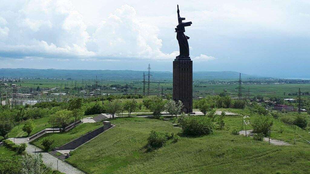 Գյումրիում կանաչապատման բաժնի աշխատակիցը ապօրինի ծառ է հատել