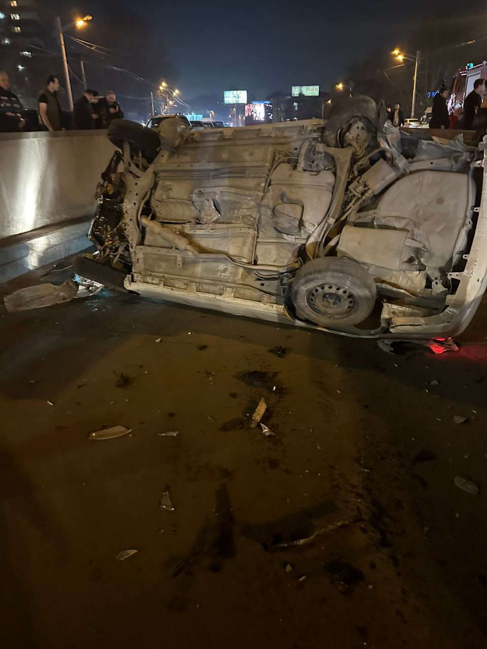 Մյասնիկյան պողոտայում երեք մեքենա է բախվել, մեկը կողաշրջվել է