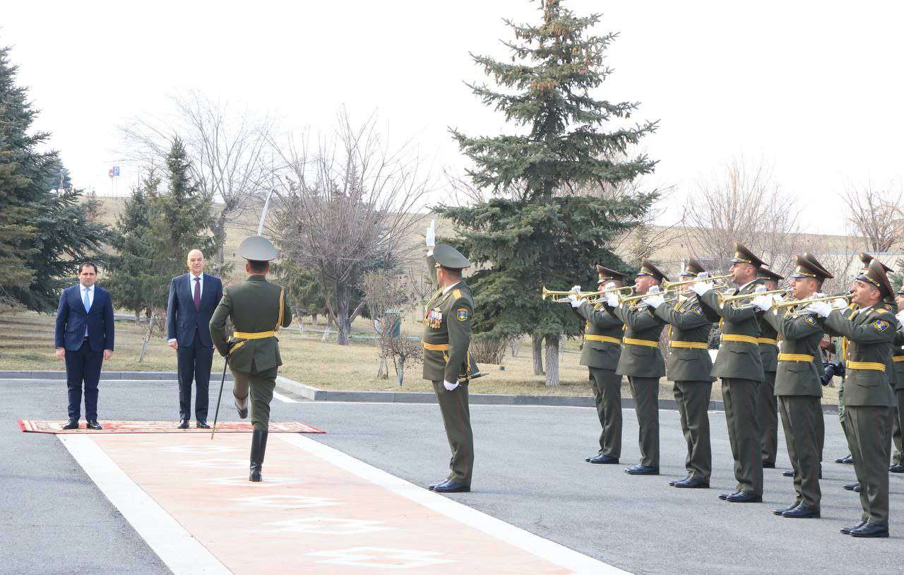 Suren Papikyan received Dendias at the Ministry of Defense administrative complex