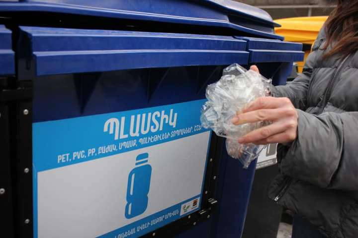 Վերամշակվող թափոնների համար նախատեսված  930 աղբամանները Երևանում են. Բեգոյան