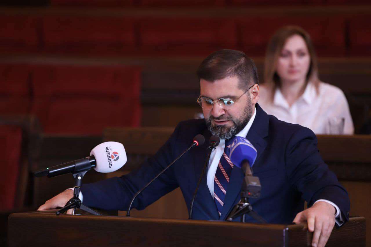 Արման Բաբաջանյանը վերընտրվեց «Հանուն Հանրապետության» կուսակցության նախագահի պաշտոնում