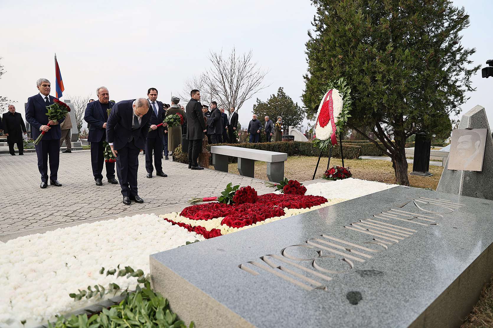 Nikol Pashinyan laid flowers at Vazgen Sargsyan's grave