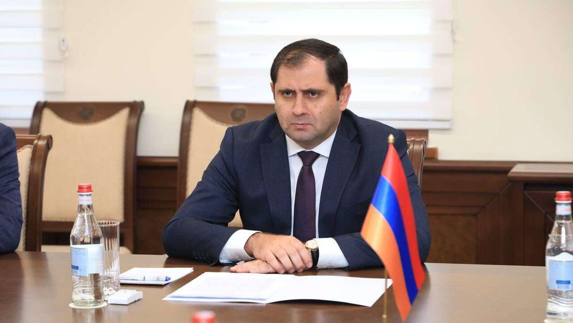 Сурен Папикян отбыл во Францию