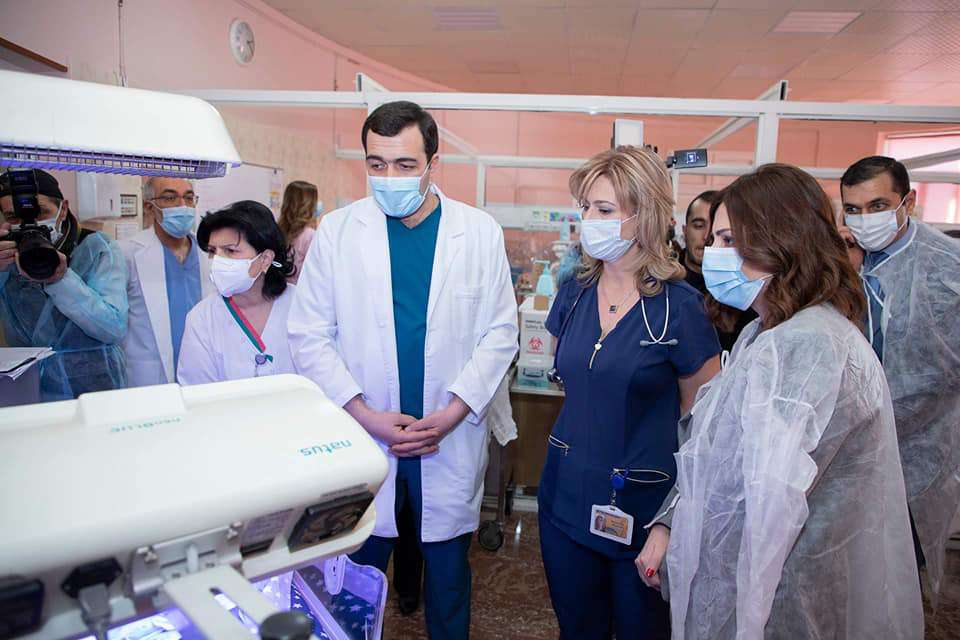 Армянские медики выходили малыша весом 540 граммов и выписали из больницы