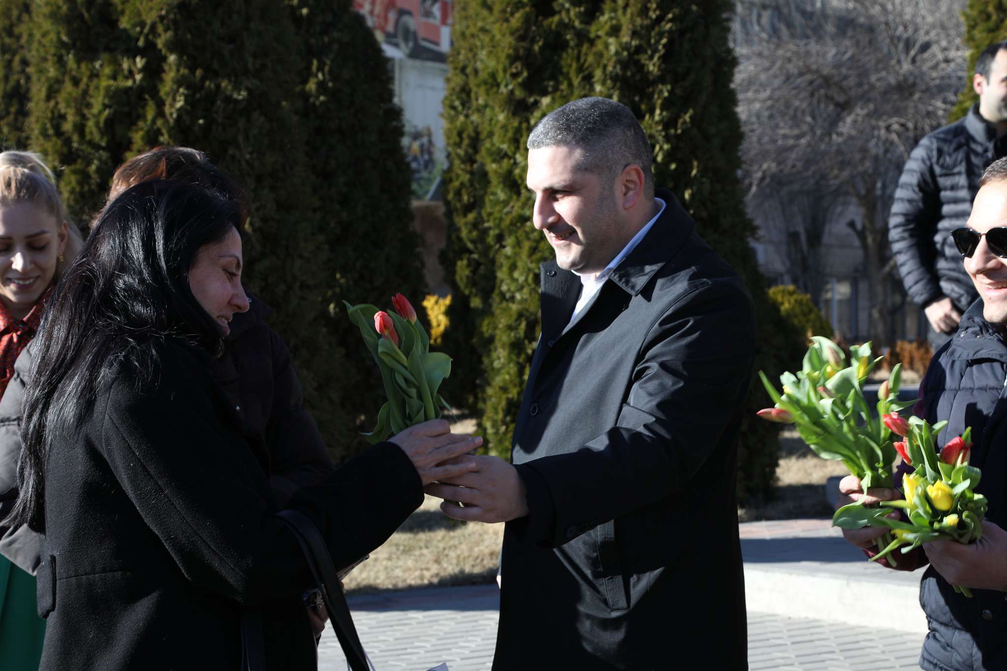 ԱԻՆ նախարարի անակնկալը կանանց և աղջիկներին