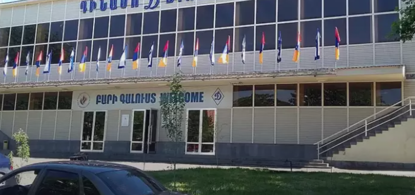 Ավտոմեքենան կայանելու հարցի շուրջ առաջացած վիճաբանությունը ավարտվել է ծեծկռտուքով․ կան վիրավորներ