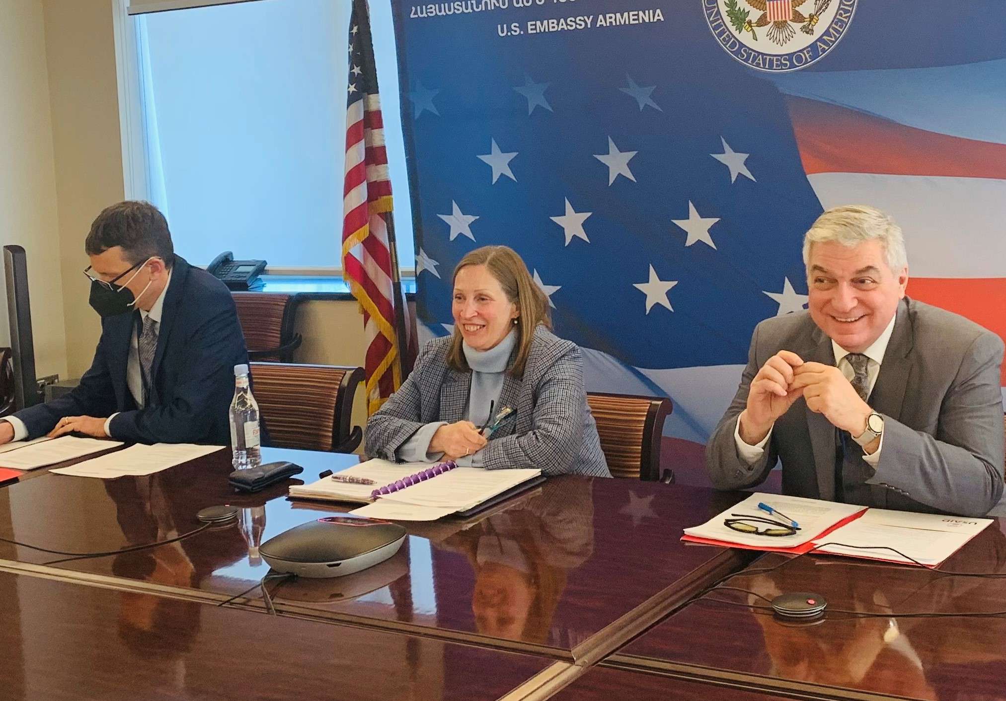 Мы подтверждаем нашу приверженность поддержке правительства Армении. Посольство США в Армении