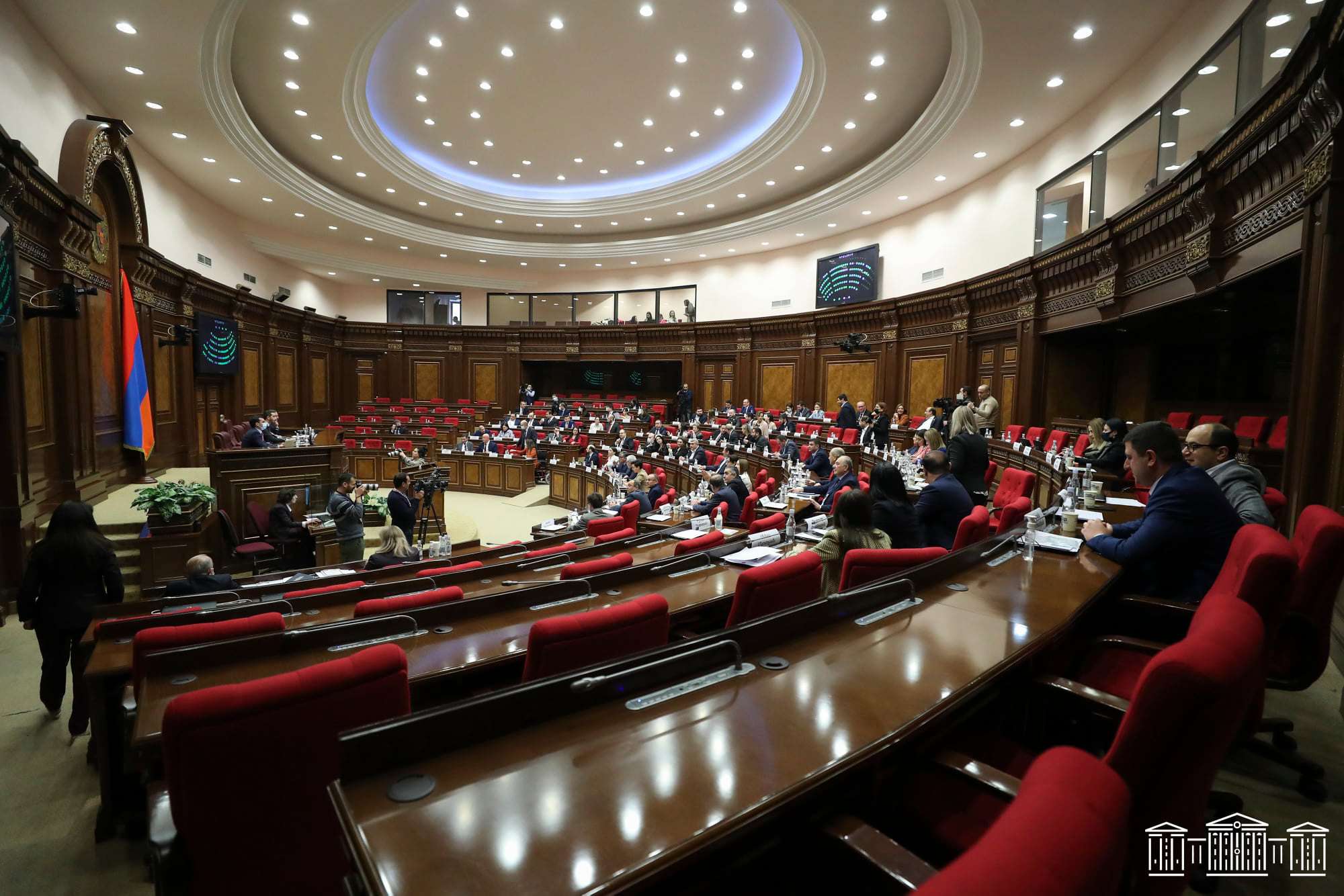 Национальное Собрание приняло антитабачный законопроект в первом чтении