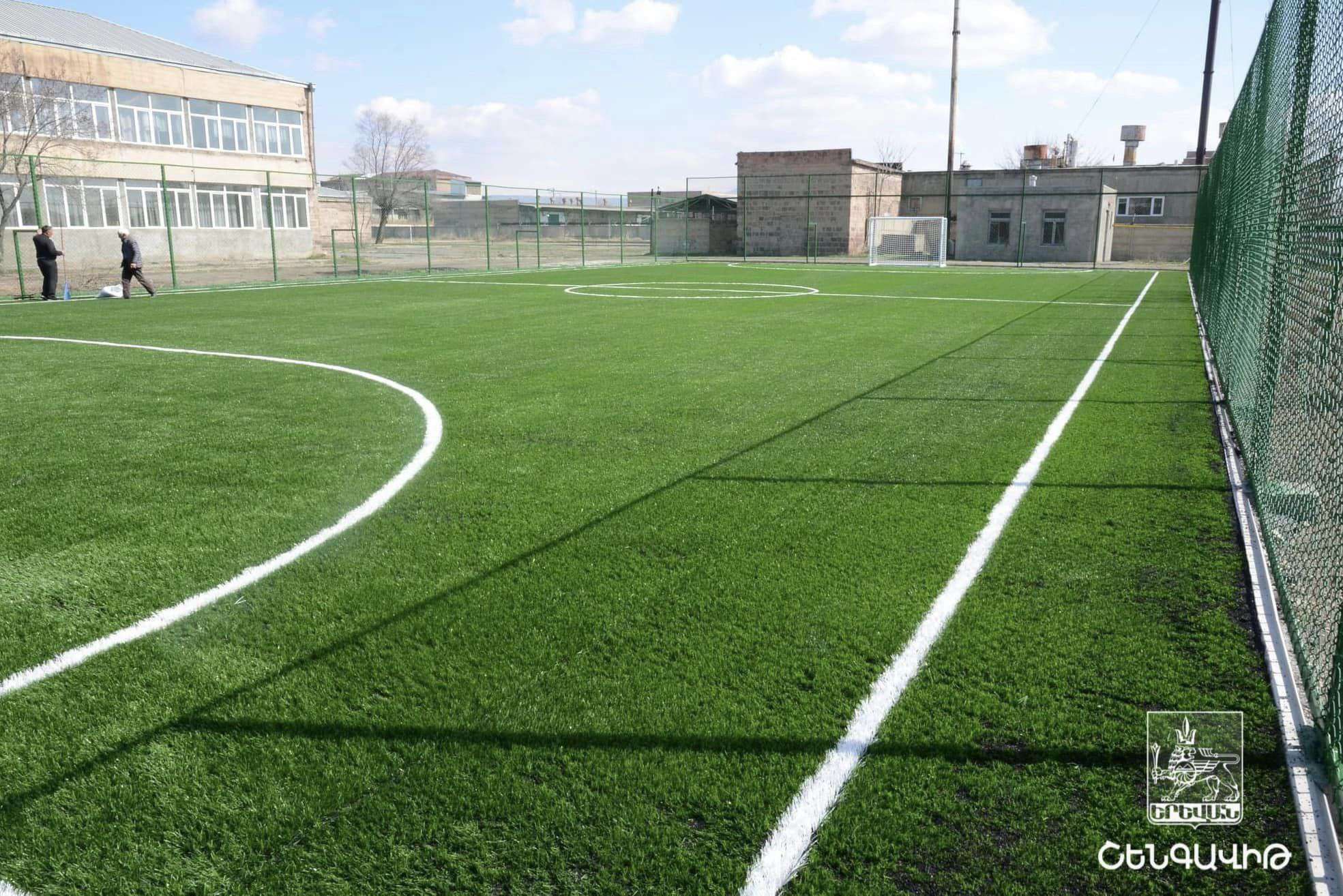 Շենգավիթում ավելացավ ևս մեկ ֆուտբոլի խաղադաշտ (ԼՈՒՍԱՆԿԱՐՆԵՐ)