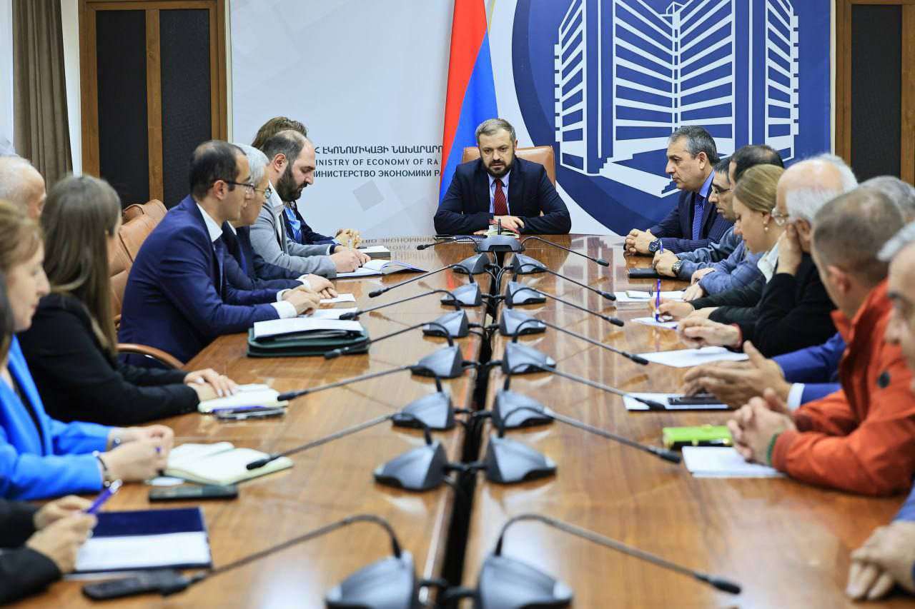 Պապոյանը հանդիպել է գործարարների հետ