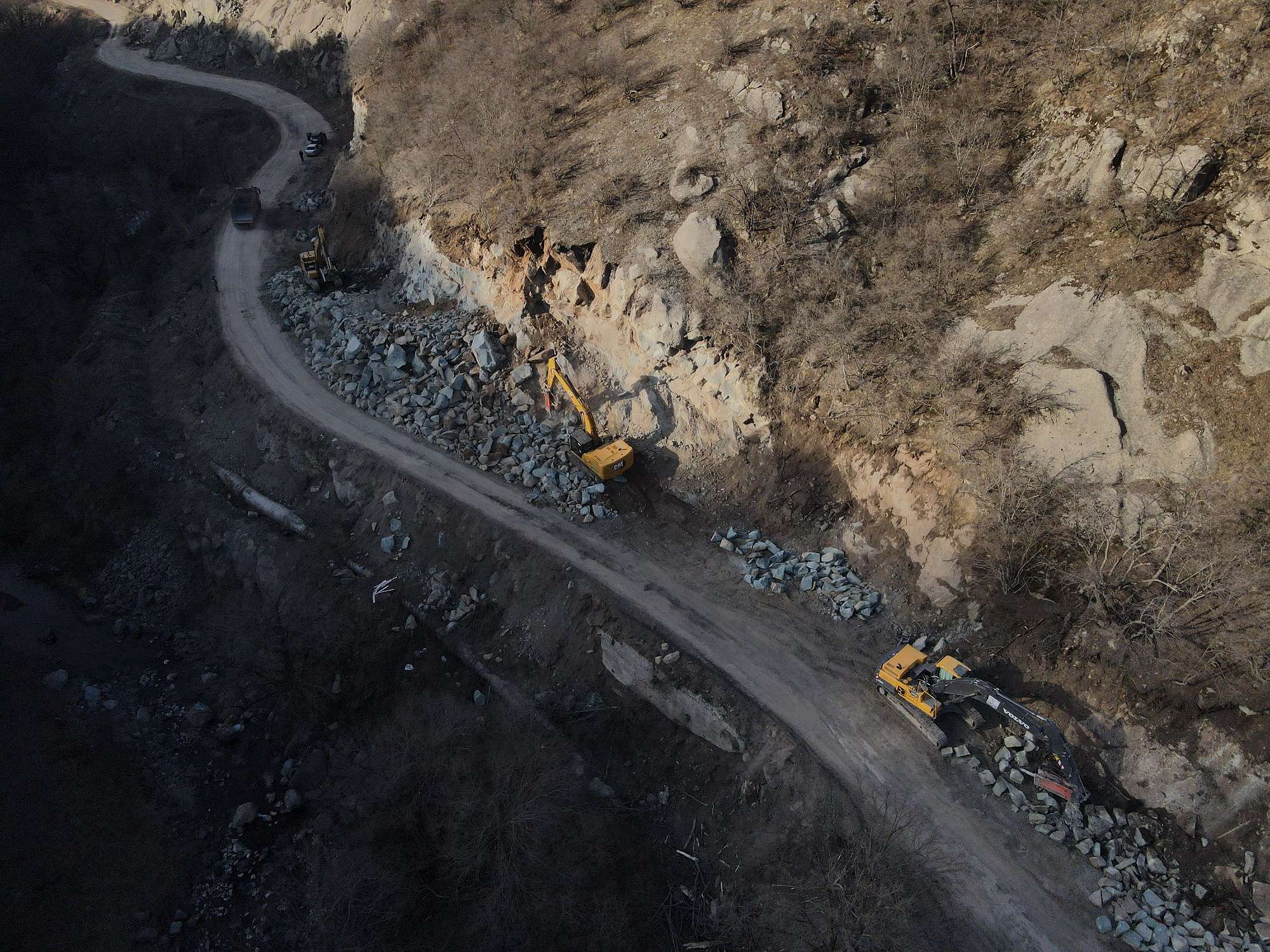 Աթան հանրապետական նշանակության ավտոճանապարհի 27.5 կմ հատվածը հիմնանորոգվում է (ԼՈՒՍԱՆԿԱՐՆԵՐ)