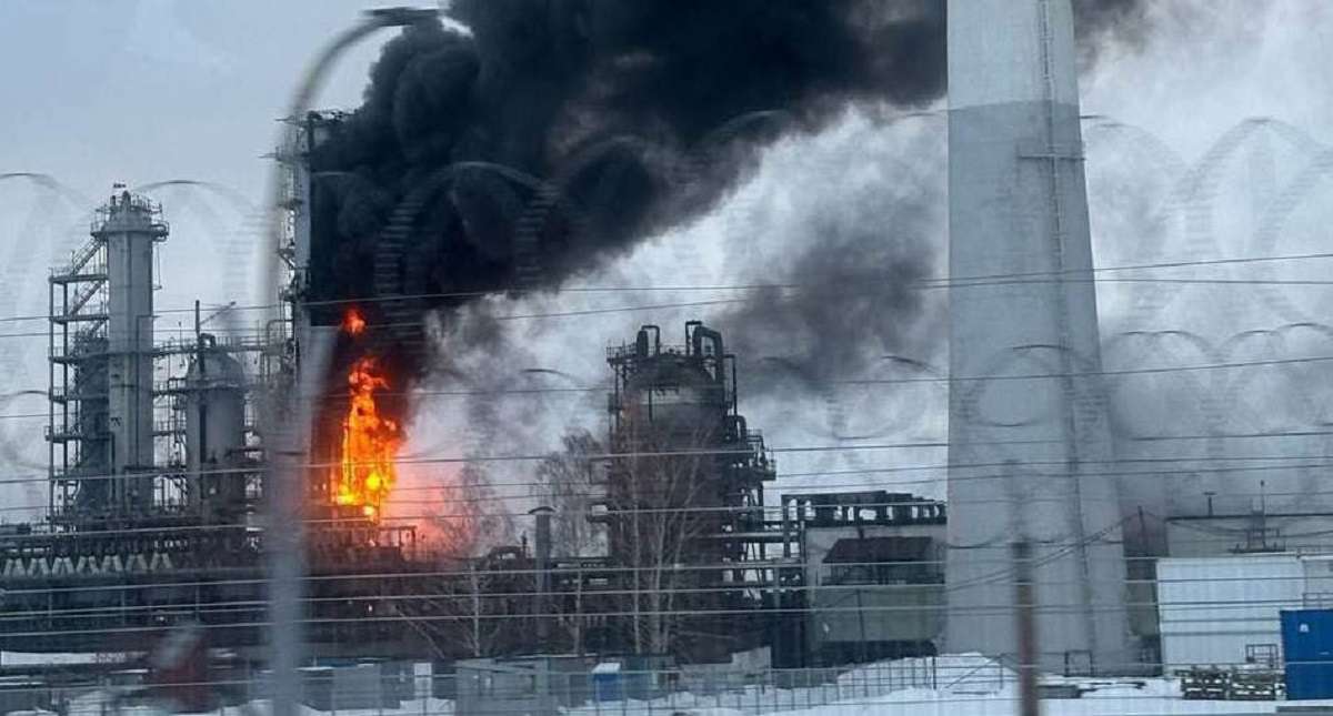 Ukrainian UAVs hit 12% of Russia's oil refining capacity.