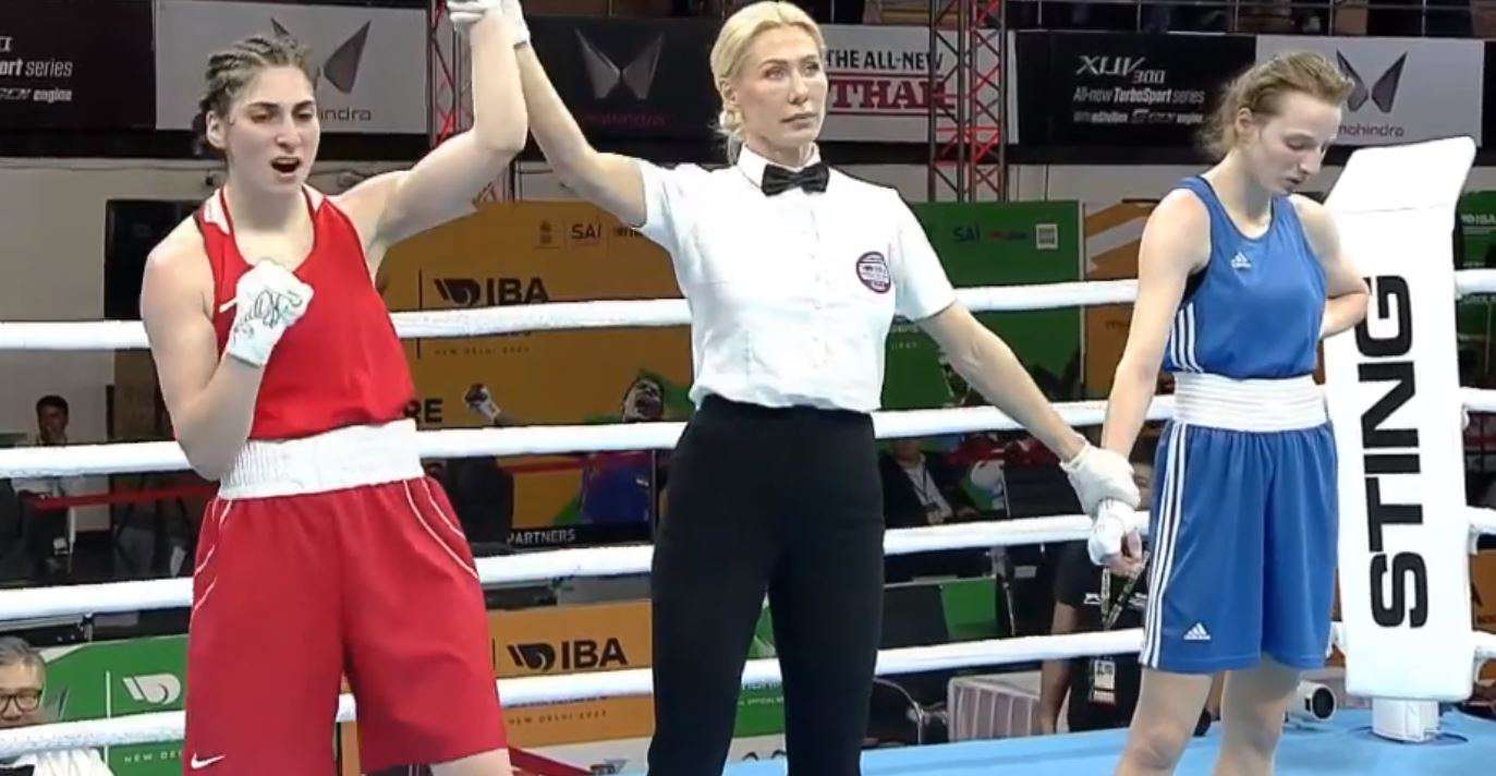 Элида Кочарян дважды отправила соперницу в нокдаун на старте чемпионата мира
