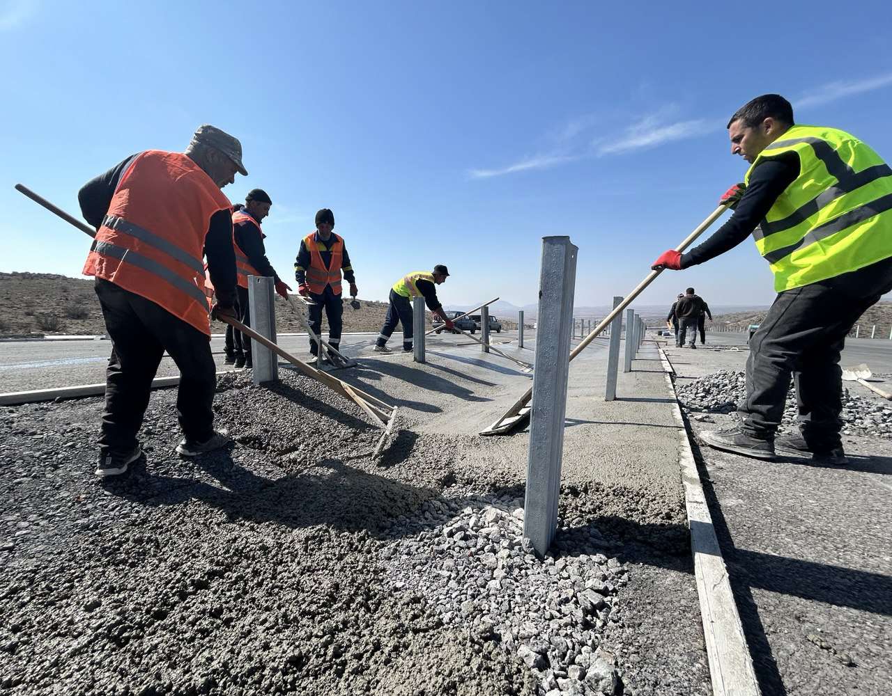 8կմ նոր կառուցվող ճանապարհահատվածում շինաշխատանքները մեծ թափ են ստացել