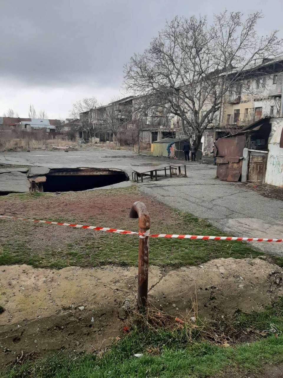 Գյումրիում փլուզվել է նկուղային ավտոտնակի ասֆալտապատ ծածկը