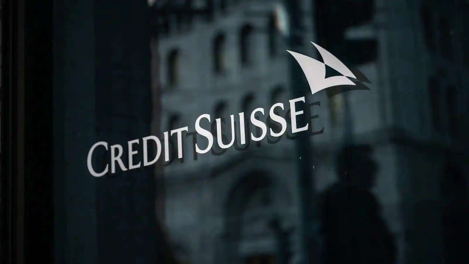 Share prices of the Swiss bank Credit Suisse fell by 63.7%