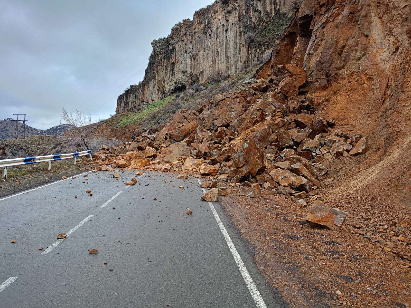 Քարաթափում Ջերմուկի ճանապարհին (ԼՈՒՍԱՆԿԱՐՆԵՐ)