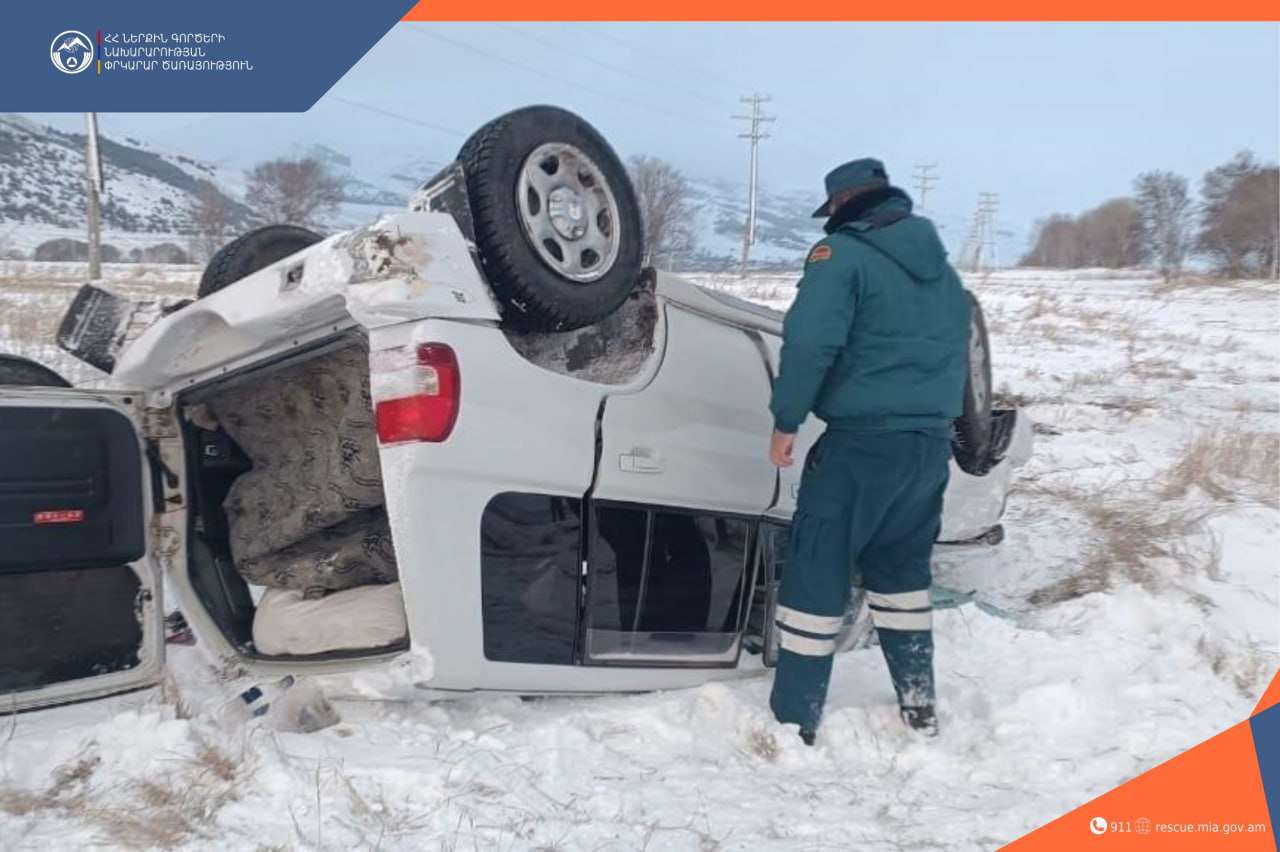 Մեքենան շրջվել և հայտնվել էր դաշտամիջյան հատվածում