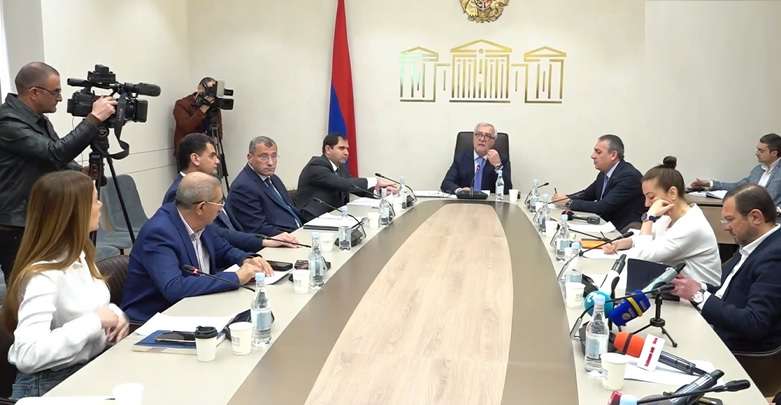 «Խայտառակ երևույթ էր». «Առաջին դեպքը չէ, որ վիրավորում եք». ընդդիմադիր պատգամավորները՝ Քոչարյանին