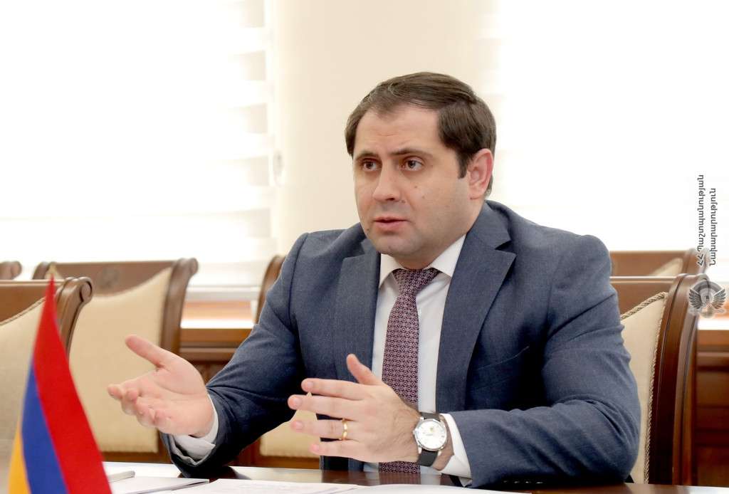 Министр обороны Папикян отбыл в Грузию