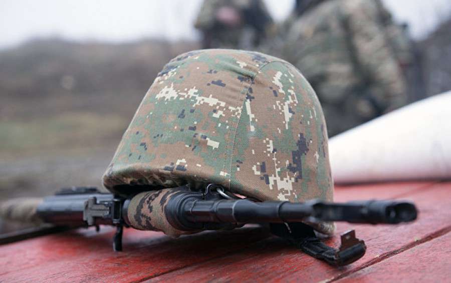 В результате обстрела противника в районе Ерасха погиб военнослужащий.