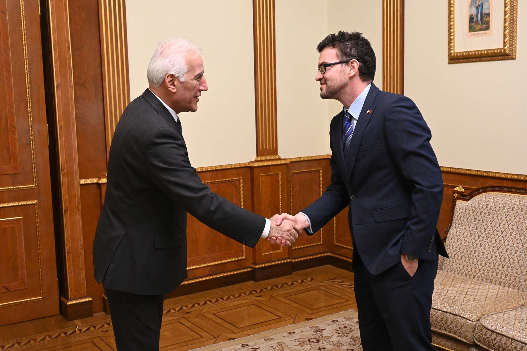 Ваагн Хачатурян побеседовал с послом Джоном Галлахером о вопросах региональной безопасности