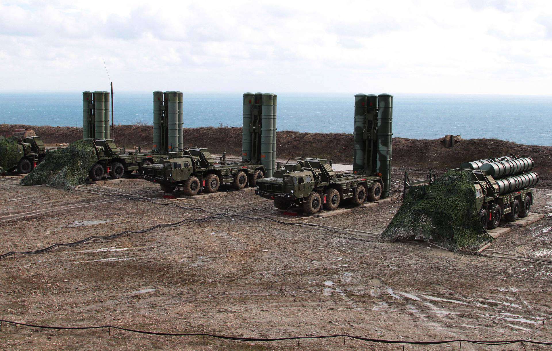 Турция не намерена отказываться от систем С-400 под давлением США