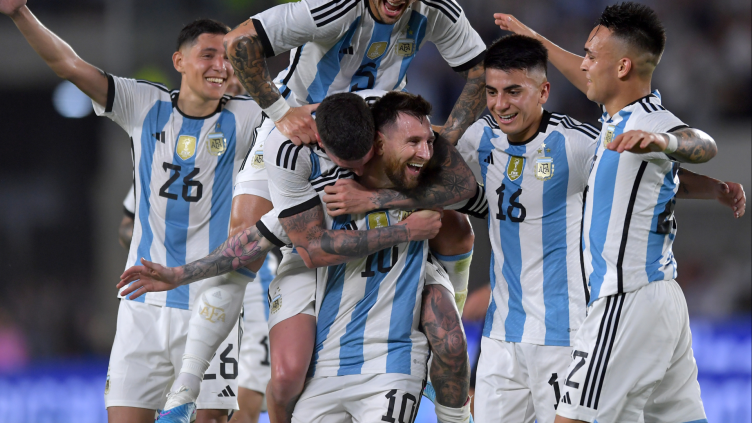 Fantastic atmosphere in Buenos Aires. Messi shines to help Argentina beat Argentina in friendly match (VIDEO)
