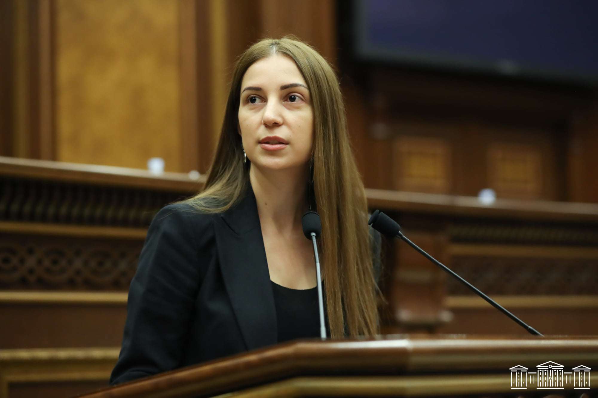 Աննա Գրիգորյանը հեռացե՞լ է «Վերածնվող Հայաստան» կուսակցությունից, թե՞ նրան հեռացրել են «Հրապարակ»