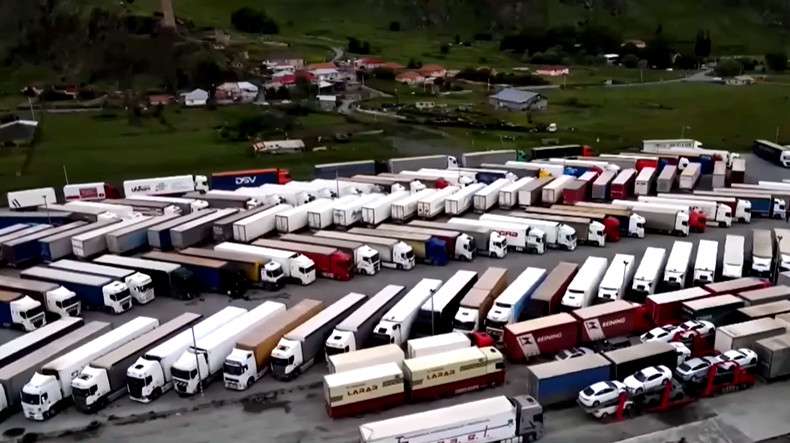 Լարսը փակ է բոլոր տեսակի տրանսպորտային միջոցների համար