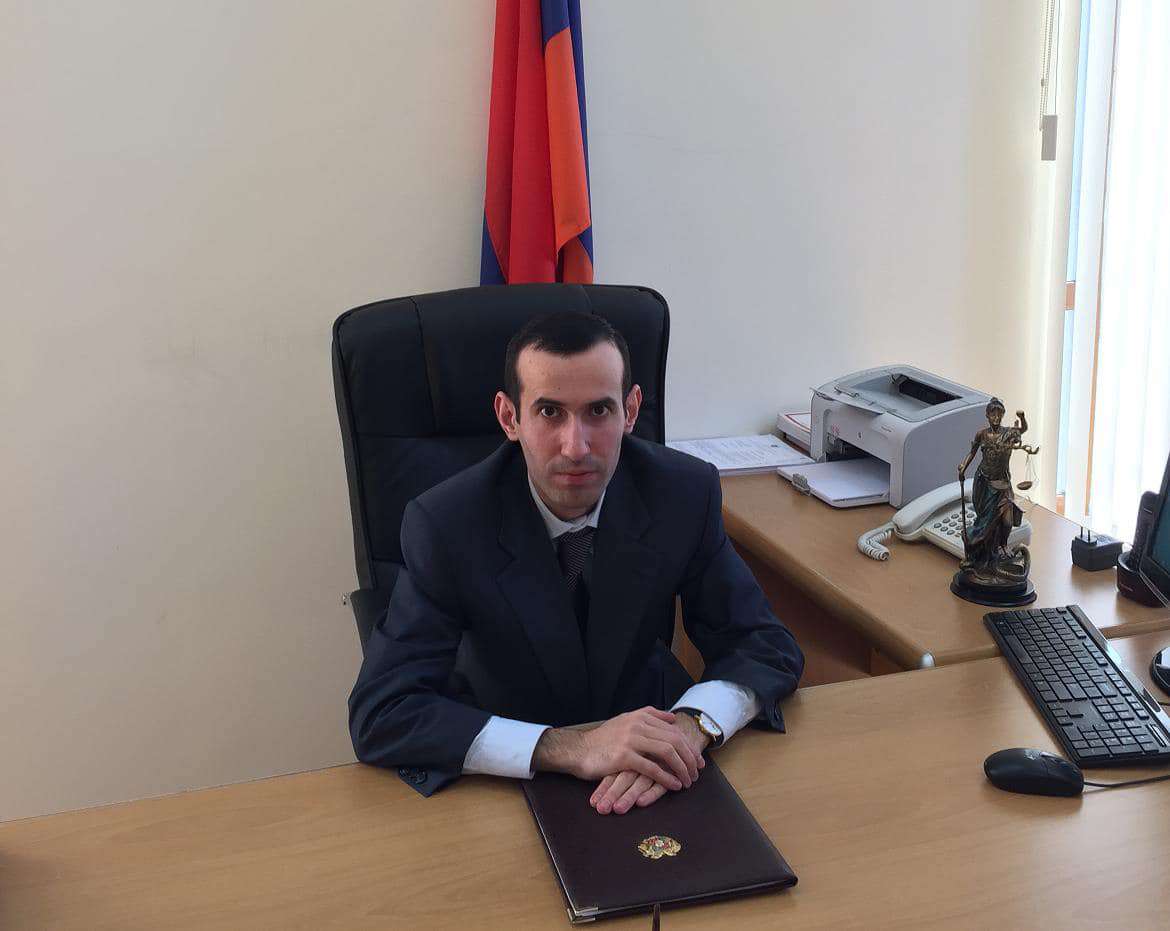 Ներքին խմբում գրված հայհոյանքներին «լայք» դնելու համար դատավորը հեռացավ համակարգից․ «Ժողովուրդ»