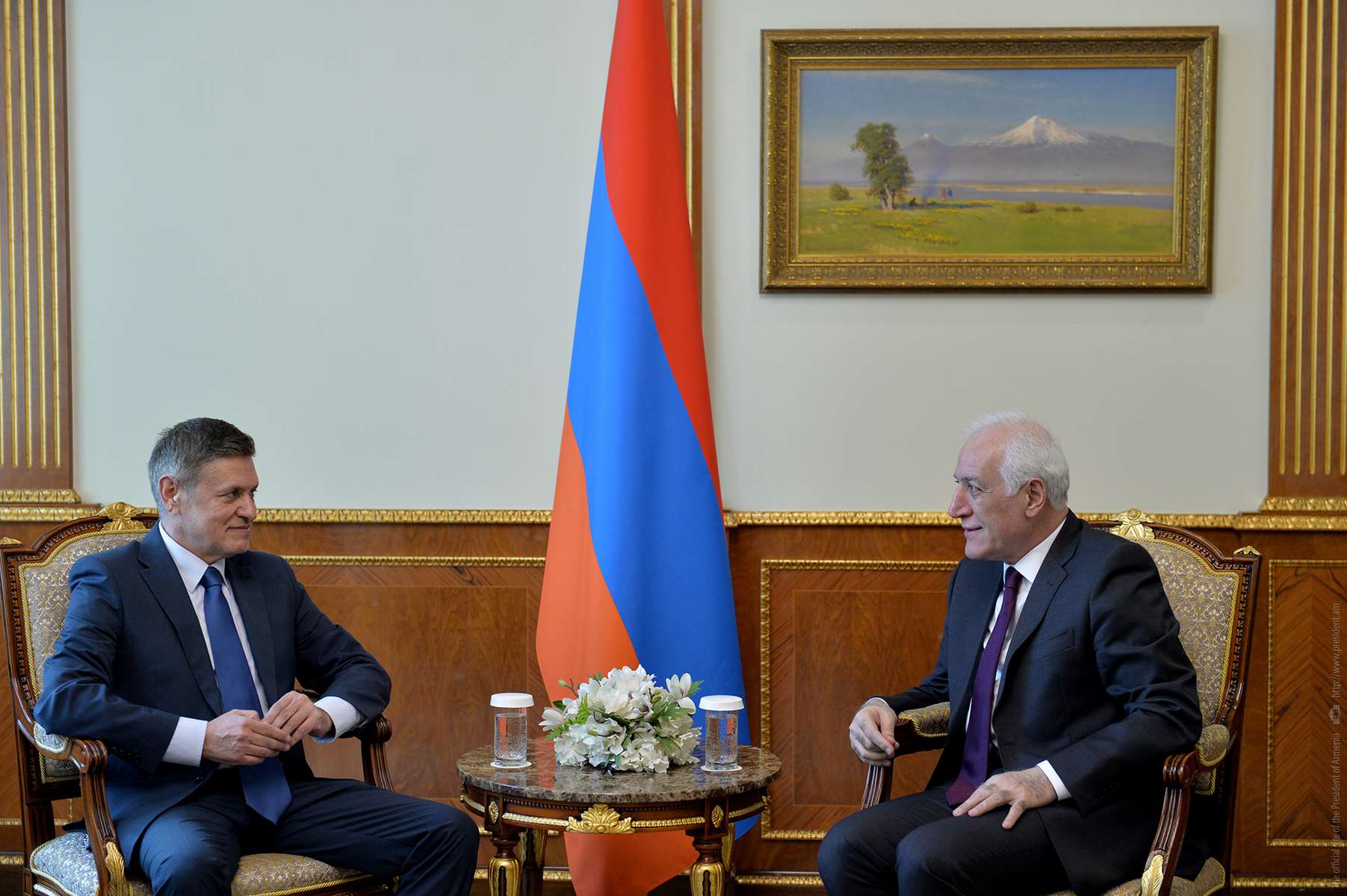 Ժողովրդավարությունը հենց հիմնված է հունական փիլիսոփայական արժեքների վրա. Վահագն Խաչատուրյանն ընդունել է Հունաստանի դեսպանին