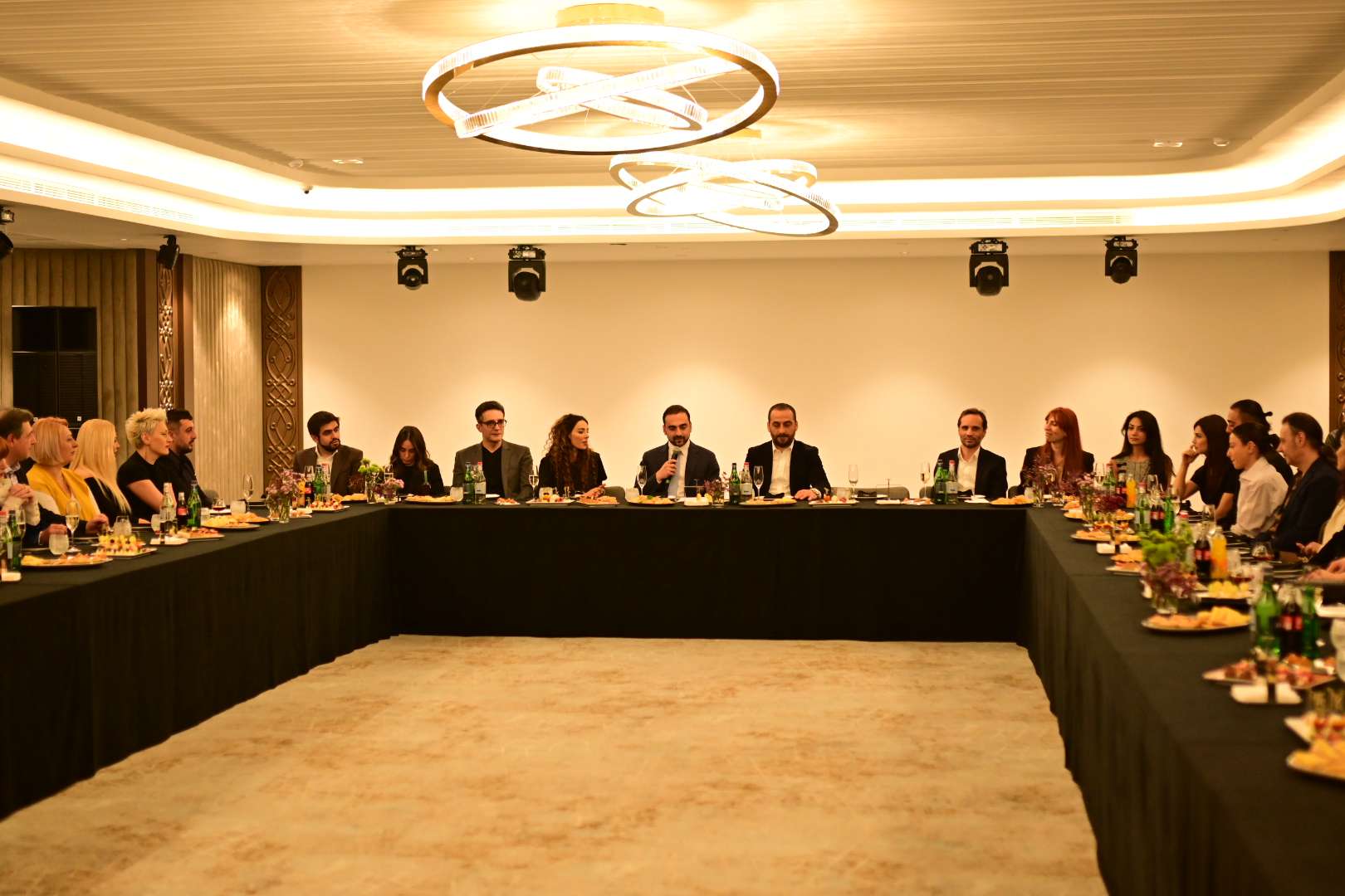 «Продвижение культуры является одним из наших приоритетов». Тигран Авинян встретился с деятелями театра