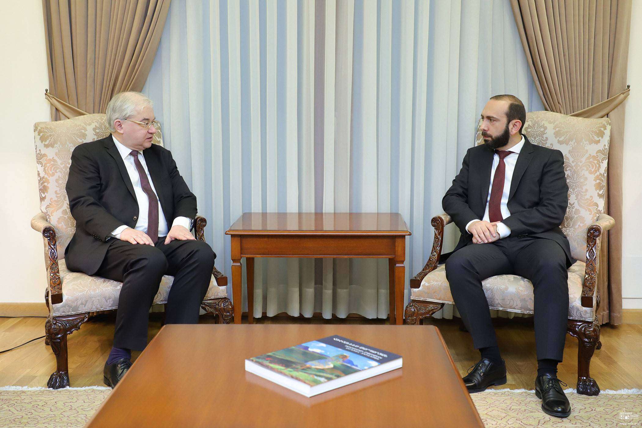 Мирзоян обсудил ситуацию в Арцахе с российским сопредседателем