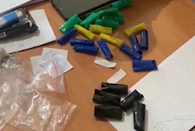 Сотрудники полиции обнаружили у гражданина 23 упаковки марихуаны