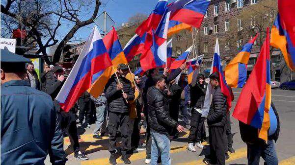 «Ради дружбы». В Ереване прошла акция в поддержку российских миротворцев