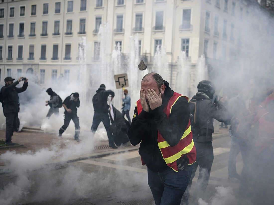 200 participants of protests were arrested in France