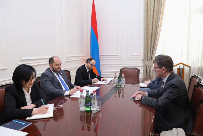 Араик Арутюнян принял Чрезвычайного и Полномочного Посла Нидерландов в Армении Николаса Смермерса