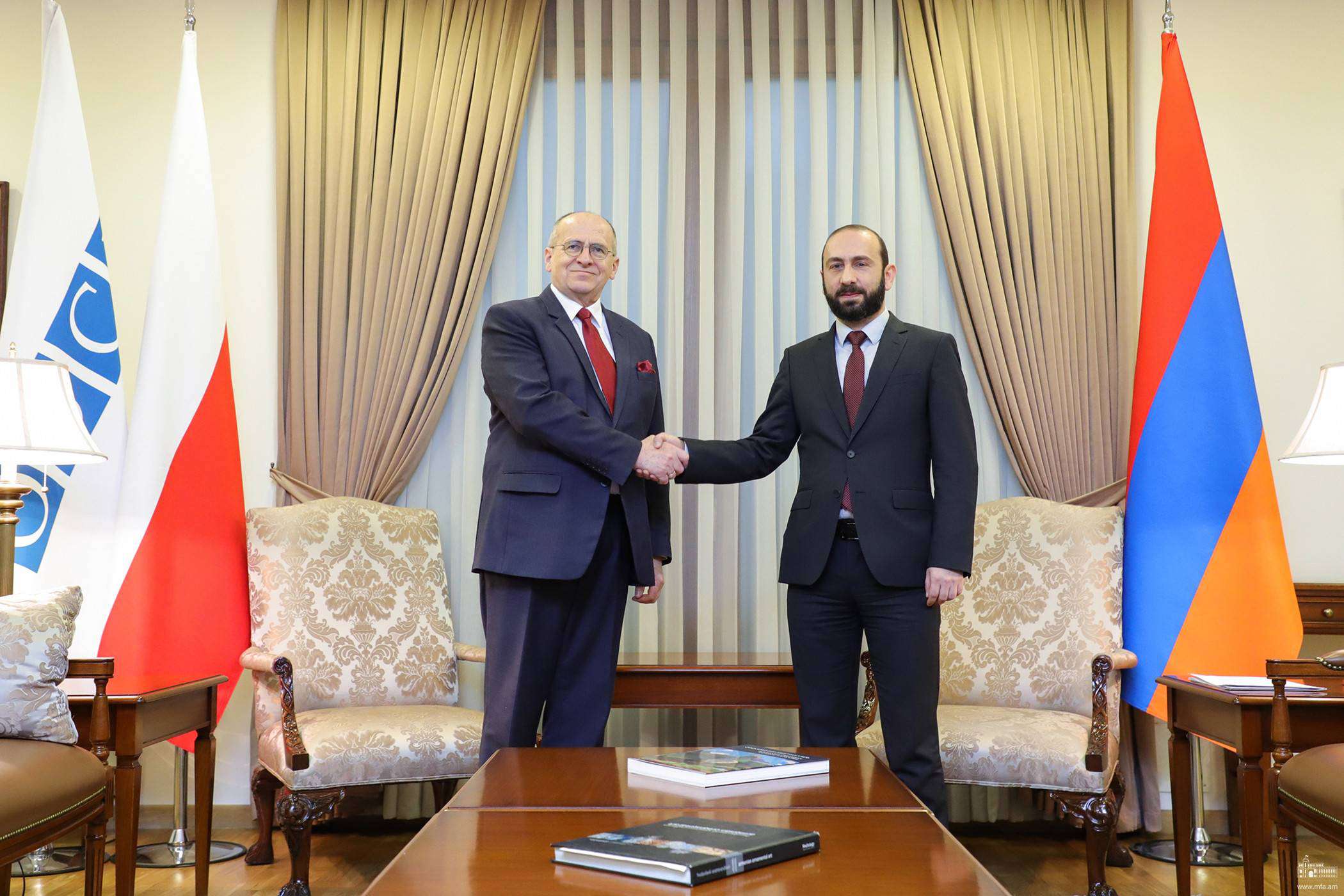 Мирзоян подчеркнул необходимость возвращения Вооруженных сил Азербайджана на исходные позиции