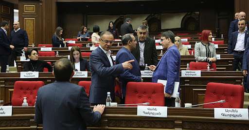 Ընդդիմությունն ԱԺ-ում հրատապ քննարկում է հրավիրում