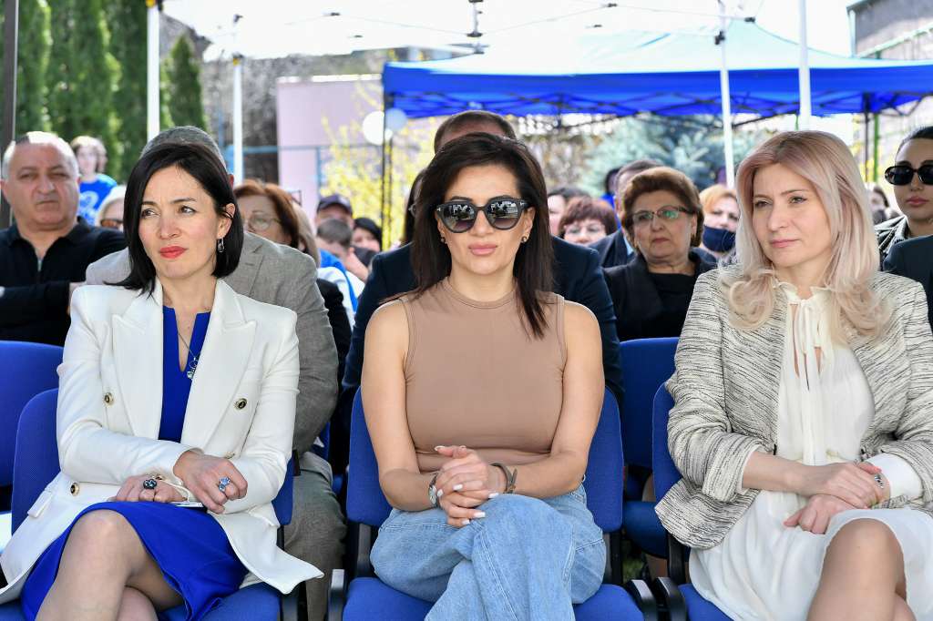 Աննա Հակոբյանը ներկա է եղել «Ես ձեզ նման չեմ, ես ձեզնից մեկն եմ» համերգին և ցուցահանդես-վաճառքին