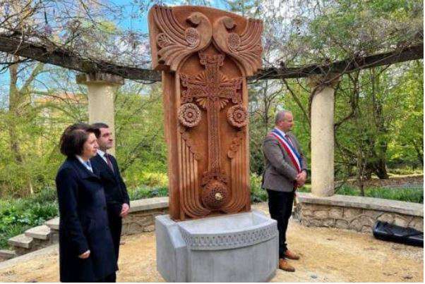 Армянский Гюмри и французский Мон-де-Марсан стали городами-побратимами.