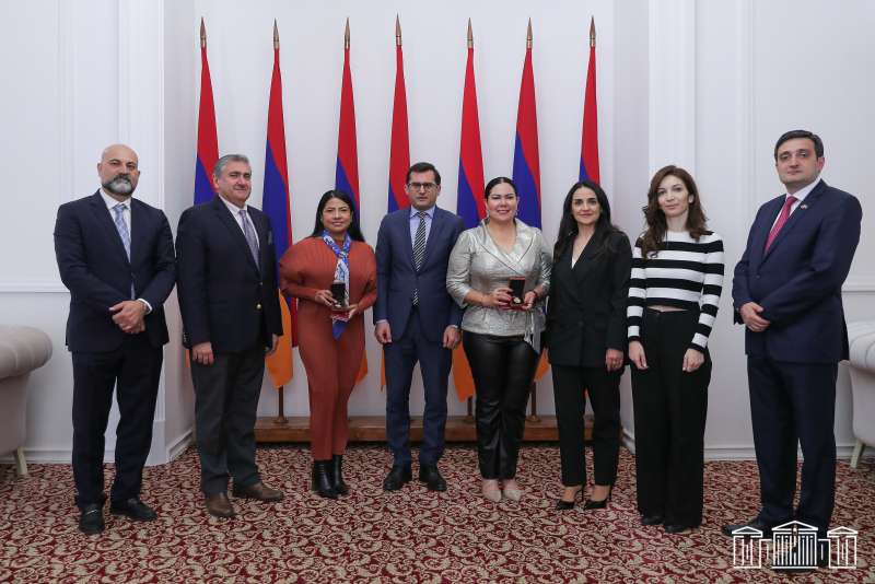Հակոբ Արշակյանը ՀՀ ԱԺ նախագահի հուշամեդալներ է հանձնել մեքսիկացի պատգամավորներին