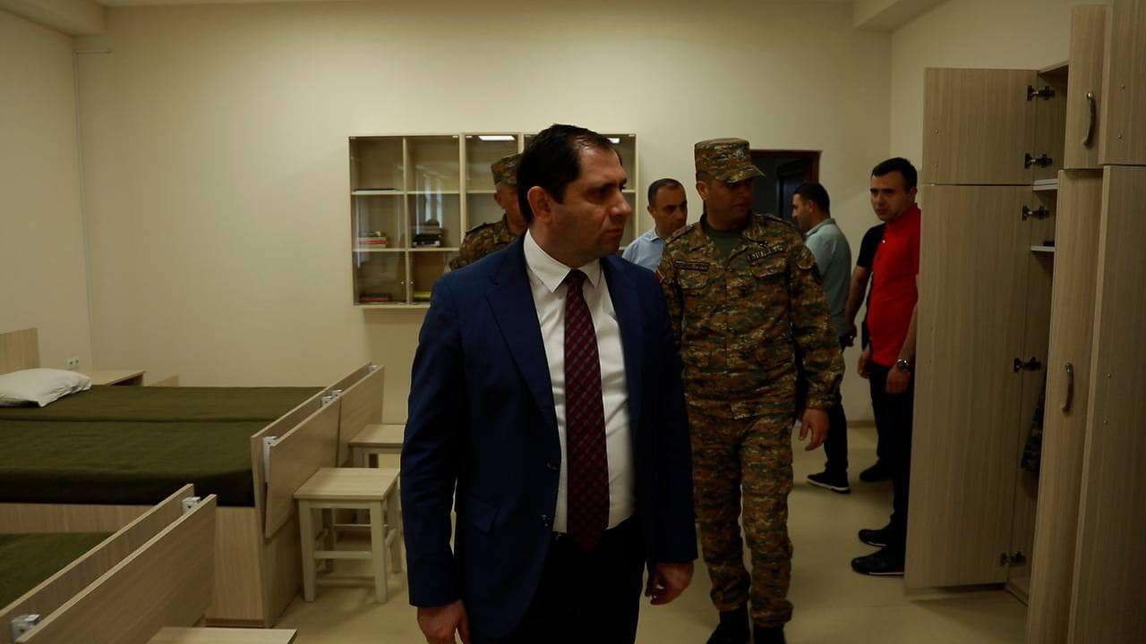 Սուրեն Պապիկյանը շրջայց է կատարել ռազմական ակադեմիայում