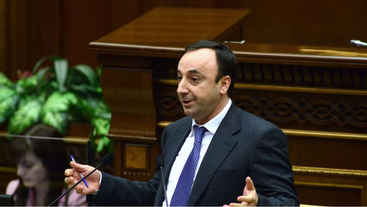 Դատարանը Հրայր Թովմասյանին բերման ենթարկելու որոշում է կայացրել