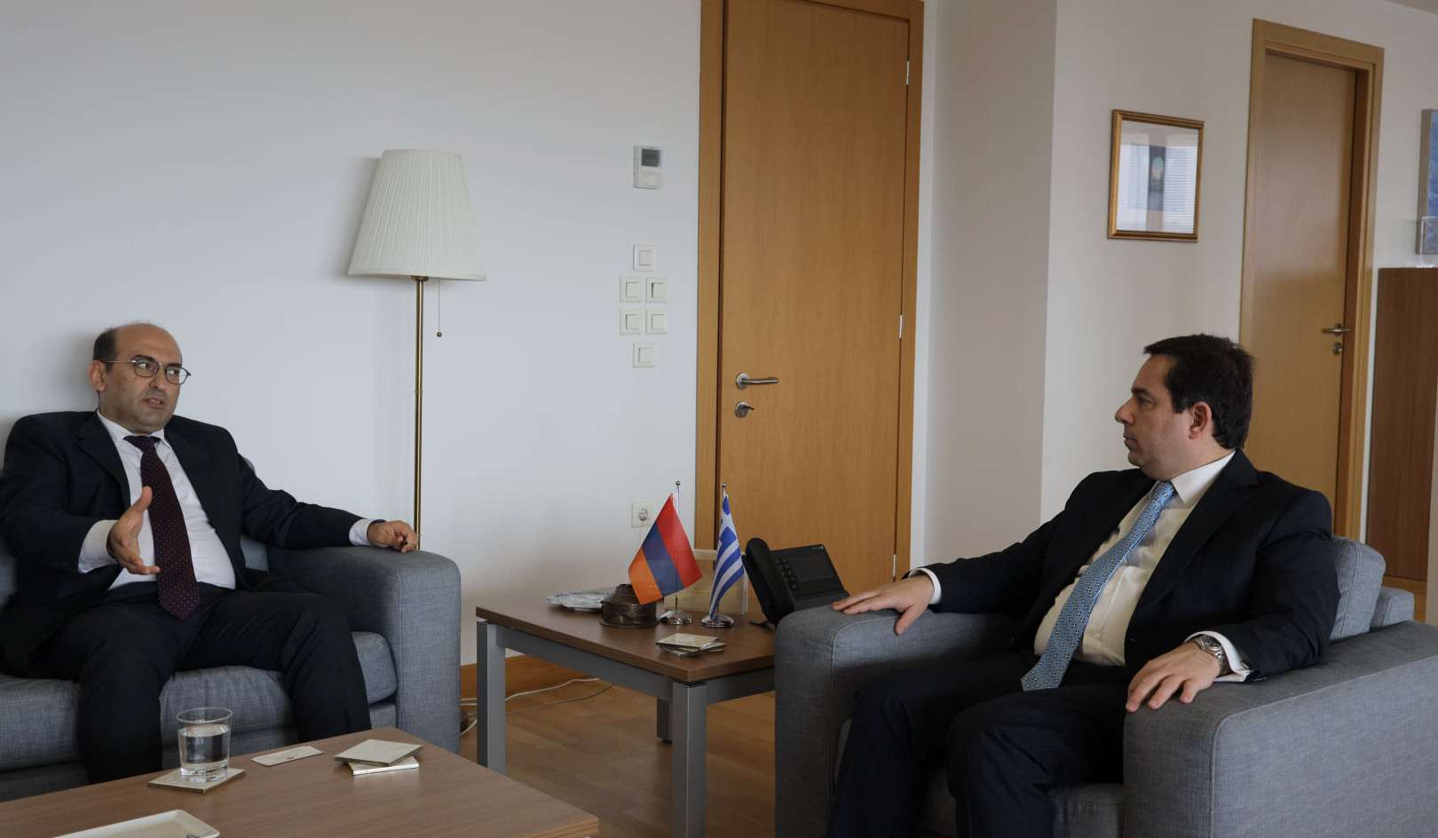 Посол Мкртчян обсудил программы сотрудничества и обмена опытом с министром миграции Греции