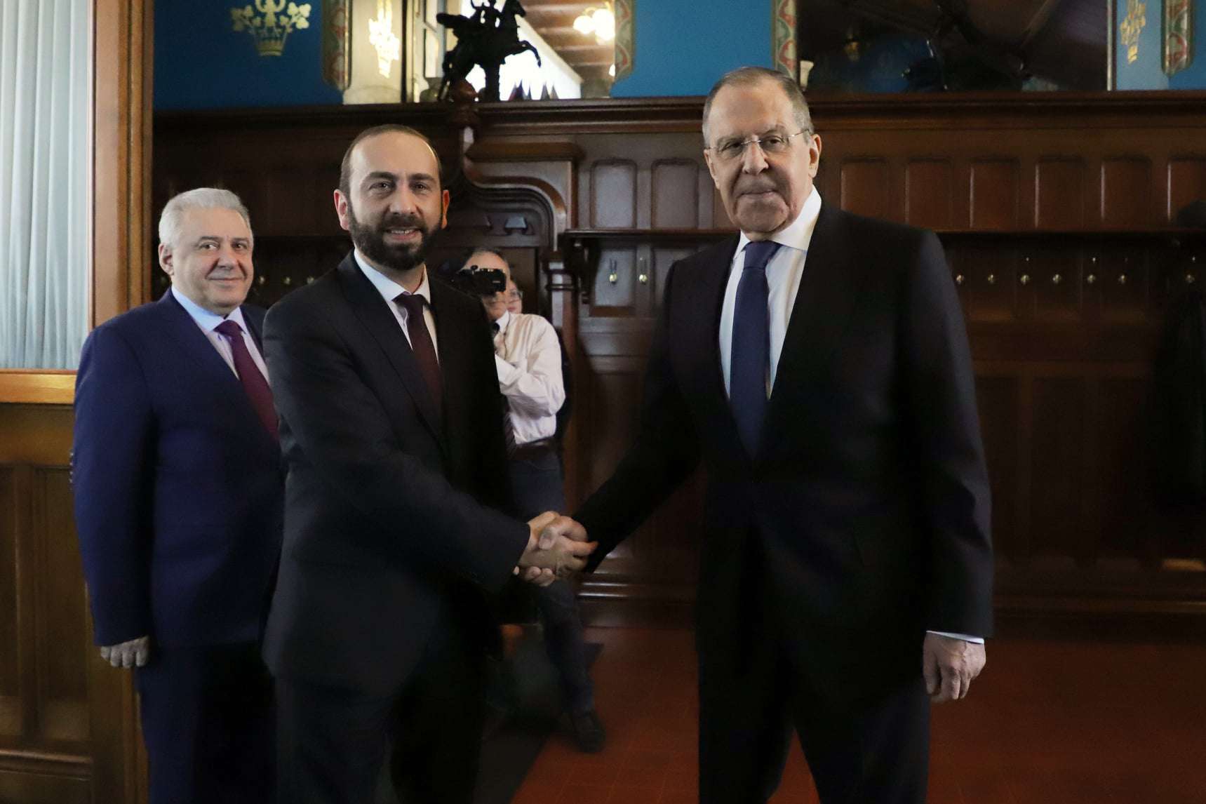 Стартовала встреча Арарата Мирзояна и Сергея Лаврова